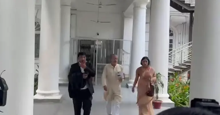 আদালতে সাংবাদিক আশরাফ কায়সার